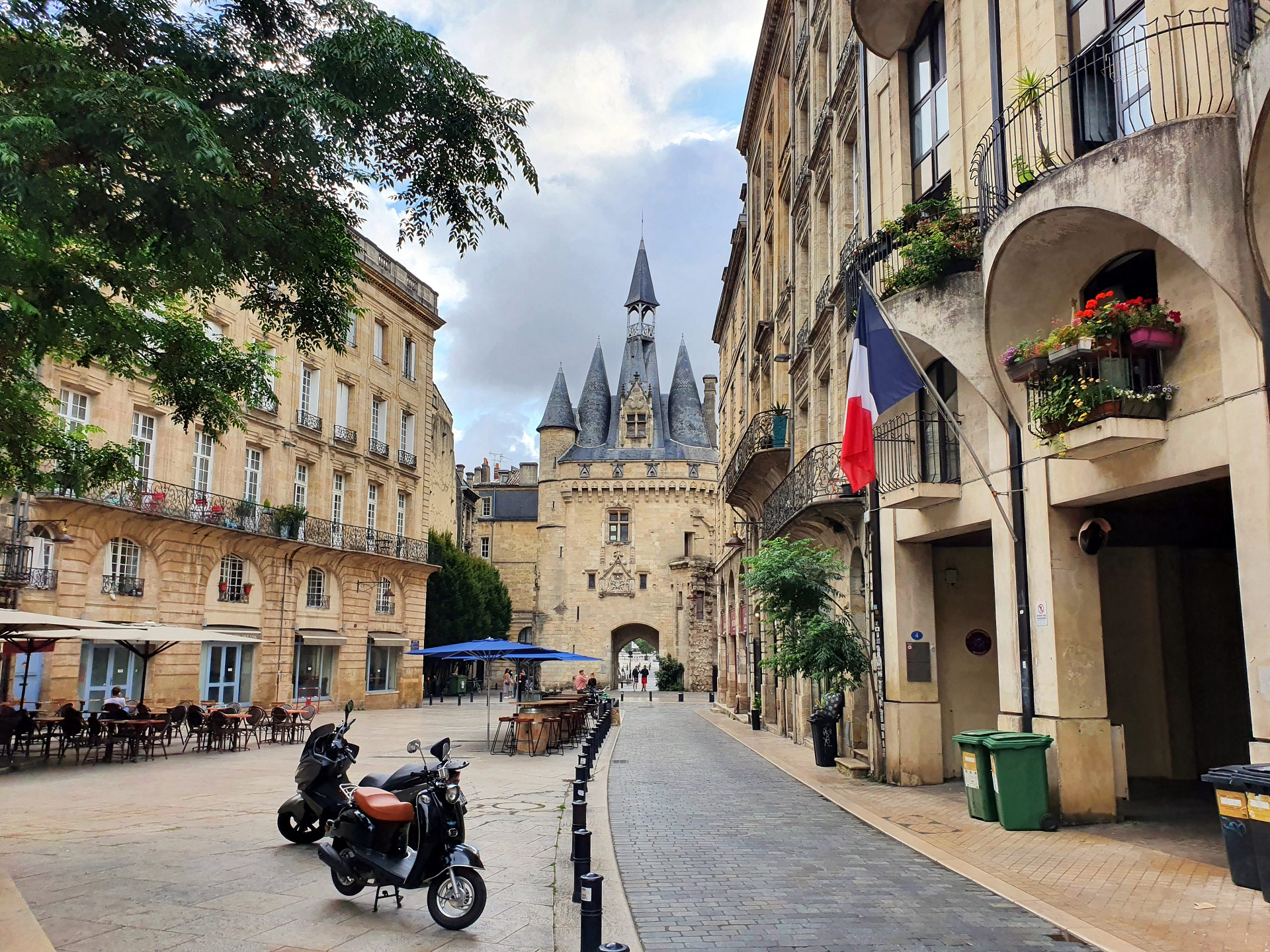 Cailhau Gate, Bordeaux 